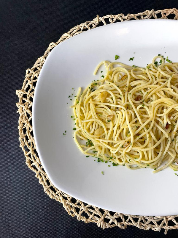Spaghetti aceite, ajo y guindilla